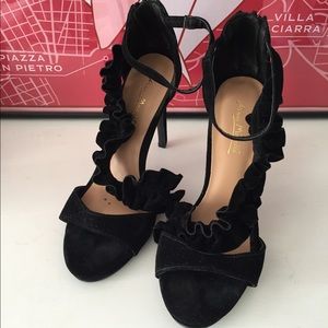 Black ruffle heels!